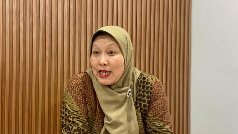 Manajer Humas Rumah Sakit Pusri, Diah Dwi Anugrah saat diwawancarai langsung, Jumat (7/8/2026). Foto: Tia