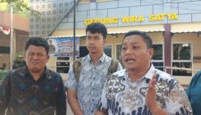 Korban datang didampingi tim kuasa hukum dari MJP & Partners, yakni Dr M. Jasmadi Pasmeindra SHI MH, Desmon Simanjuntak SH, dan Alan Pranjaya SH.