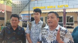 Korban datang didampingi tim kuasa hukum dari MJP & Partners, yakni Dr M. Jasmadi Pasmeindra SHI MH, Desmon Simanjuntak SH, dan Alan Pranjaya SH.