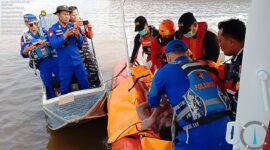 Tim SAR Gabungan menemukan satu korban, satu lagi masih dicari. Foto: Basarnas Palembang.