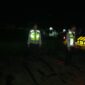 Personel Polsek Buay Madang Timur bersiaga saat menggelar KRYD dan Patroli Subuh di Jalan Desa Banyumas Asri, Kecamatan Buay Madang Timur, OKU Timur. 