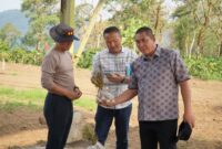 fhoto : walikota pagar alam bersama opd dan dinas terkait cek lahan untuk penanaman bawang putih
