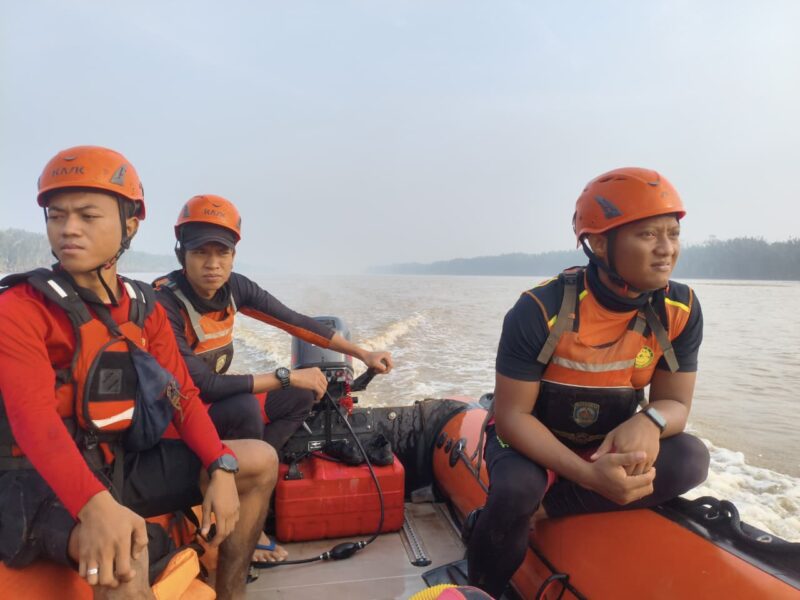 Tim SAR Gabungan saat cari korban di Muara Lalan. Foto: Basarnas Palembang.