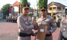 Kapolres Muba AKBP Ruri Prastowo, S.H, S.I.K, M.I.K Berikan Penghargaan kepada 64 Personel Berprestasi