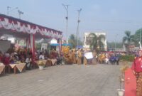 ibu Dermawanita Pariwisata, Eva Sari Dewi Wawan saat melintasi ketwock, dihadapan Para juri dan Ketua Tim Penggerak PKK Empat Lawang