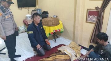Foto korban di rumah duka