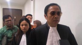 Saat Tim kuasa hukum Dua terdakwa,Dr Darmadi Djufri SH MH saat ditemui di PN Tipikor Palembang, Sealasa (11/8/2026)