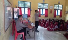 Edukasi Kamtibmas Sejak Dini, Polsek Buay Madang Timur Gelar Program ‘Goes To School’ di SDN 1 Sumber Harjo