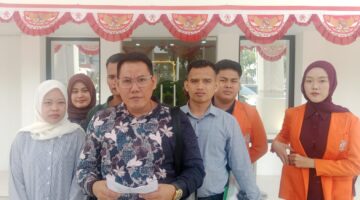 Saat Tim kuasa hukum terdakwa Yansori, Sapriadi Syamsudin, SH.MH.ditemui di PN Tipikor Palembang, Rabu (12/8/2026)