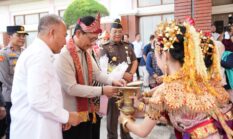 Kajati Sumsel Nurcahyo J.M. Tiba di Bumi Sriwijaya, Disambut Tari Tanggai dan Langsung Beri Arahan Jajaran