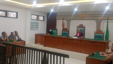 Saat hakim tunggal Sangkot Lumban Tobing membacakan putusan Gugatan  Praperadilan Iwan Tuaji disidang PN Palembang, Rabu (12/8/2026)