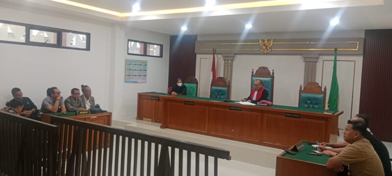 Saat hakim tunggal Sangkot Lumban Tobing membacakan putusan Gugatan  Praperadilan Iwan Tuaji disidang PN Palembang, Rabu (12/8/2026)