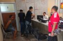 Foto : pelaku diamankan di kantor polisi