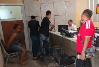 Foto : pelaku diamankan di kantor polisi