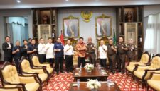 Kepala Kejaksaan Tinggi Sumatera Selatan Nurcahyo J.M.SH.MH.melakukan kunjungan silaturahmi ke sejumlah lembaga, yakni DPRD Sumsel, Griya Agung, dan Pengadilan Tinggi Palembang, Kamis (13/8/2026).