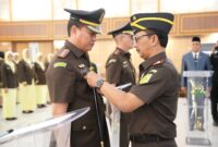 Kajati Sumsel Nurcahyo J.M. memimpin pelantikan dan pengambilan sumpah lima pejabat strategis di lingkungan Kejati Sumsel, Jumat (14/8/2026).