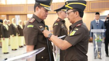 Kajati Sumsel Nurcahyo J.M. memimpin pelantikan dan pengambilan sumpah lima pejabat strategis di lingkungan Kejati Sumsel, Jumat (14/8/2026).