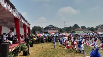 Puluhan Dram Band SD-SMP Tampil Memukau