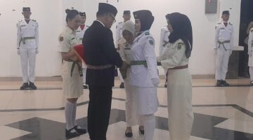 Bupati Joncik Kukuhkan  Paskibraka Empat Lawang