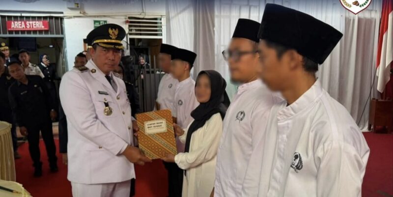 fhoto : penyerahan remisi kepada warga binaan lapas kelas iii pagar alam