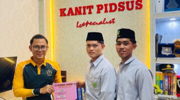 Peduli Dunia Pendidikan, Kanit 2 Pidsus Satreskrim Polres OKUS Berikan Beasiswa