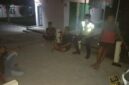 Personel Polsek Buay Madang Timur, Aipda Sahrul Munir dan Aipda Wisnu Saputra, saat berdialog langsung dengan warga dalam kegiatan sambang Kamtibmas di Desa Tanjung Mas, Kecamatan Buay Madang Timur, Kabupaten OKU Timur.