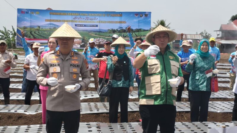 fhoto : tanam serentak bawang putih polres dan pemkot pagar alam dukung swasembada 