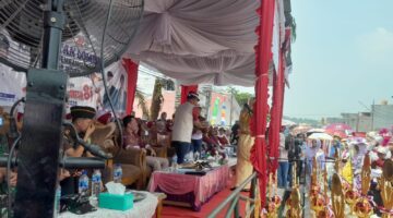 Antusias Warga Saksikan Karnaval Pembangunan HUT ke-81 RI di Tebing Tinggi