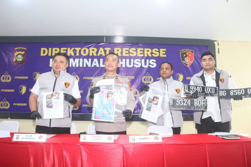 Polda Sumsel gelar press release ungkap kasus penimbunan BBM.