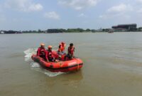 Tim SAR Gabungan cari korban yang hilang di Sungai Musi Palembang. Foto: Basarnas Palembang.
