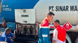Caption foto: Pertamina Patra Niaga terus memperkuat dukungan penanganan dampak gempa di Flores, termasuk memastikan kebutuhan energi untuk pembangkit listrik tetap terpenuhi