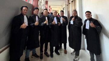 Tim kuasa hukum Junaidi alias Arjun, usai mengikuti persidangan di Pengadilan Negeri (PN) Palembang beberapa waktu lalu.