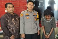Foto :  pelaku saat dikantor polisi Polrestabes palembang