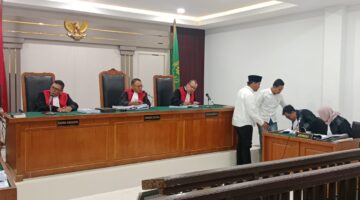 Saat para terdakwa kordinasi terhadap tuntutan yang dibacakan oleh JPU pada sidang yang digelar di PN Tipikor palembang, Senin (24/8/2026)