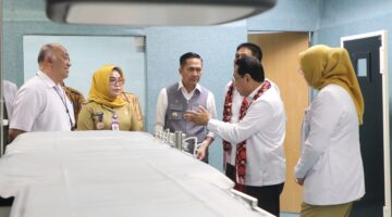 Wamen Kesehatan WamenDagri kunjungi RSUD Bari Palembang Pastikan Layanan Terbaik 