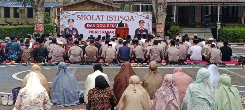 fhoto : sholat istisqo mohon hujan dan selamat dari karhutlah