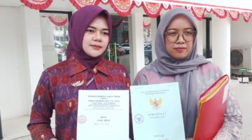 Saat kuasa hukum Tergugat II dari LBH Bima Sakti, Indah Permatasari SH MH saat ditemui di PN Palembang, Kamis (27/8/2026)