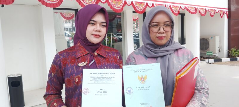 Saat kuasa hukum Tergugat II dari LBH Bima Sakti, Indah Permatasari SH MH saat ditemui di PN Palembang, Kamis (27/8/2026)