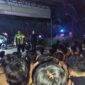 Kapolsek Belitang I AKP Johan Syafri, bersama Kasat Lantas Polres OKU Timur AKP Hermansyah, memberikan pengarahan dan nasehat kepada puluhan remaja yang terjaring dalam Kegiatan Rutin Yang Ditingkatkan (KRYD) gabungan di wilayah Belitang I, OKU Timur.