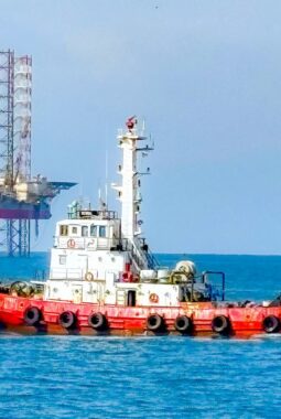 Kapal Pertamina Trans Kontinental Transko Dara 3218, Siaga 24 Jam Dukung Distribusi Energi di Refinery Unit VI Balongan