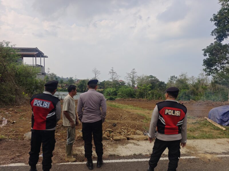 fhoto : patroli polres pagar alam menyasar kebun dan petani cegah karhutlah dan pencurian