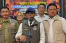 Menteri Kehutanan Raja Juli Antoni usai menghadiri rapat koordinasi evaluasi penanggulangan karhutla di Griya Agung Palembang, Senin (31/8/2026). Foto: Tia