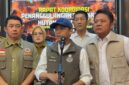 Menteri Kehutanan Raja Juli Antoni usai menghadiri rapat koordinasi evaluasi penanggulangan karhutla di Griya Agung Palembang, Senin (31/8/2026). Foto: Tia