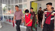 Saat tim pidsus kejari OKI melakukan penahanan terhadap tersangka Kasus dugaan korupsi KUR BRI Pampangan, Senin (31/8/2026)