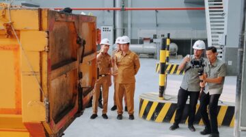 Pengolahan Sampah Menjadi Energi Listrik Resmi Dimulai, Wali Kota Palembang Tinjau Truk Angkut Sampah Ke PSEL 