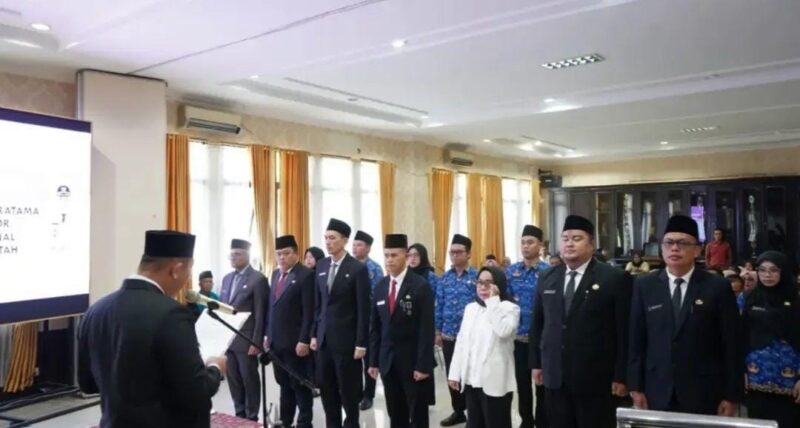 fhoto : pelantikan dan pengambilan sumpah pejabat pagar alam