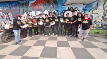 Sentra Budi Perkasa - Yayasan Kawan Lamo Bagikan Ratusan Masker ke Warga Palembang