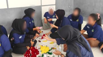 Kembangkan Kreativitas, Warga Binaan Rutan Baturaja Lanjutkan Pelatihan Membuat Bunga
