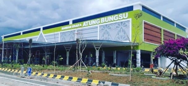 fhoto : bandara atung bungsu batalkan penerbangan dampak abu vulkanik anak krakatau