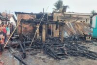 Foto : rumah yang terbakar